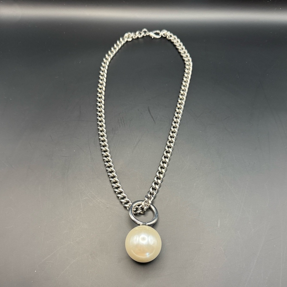 Elegant Silver-tone Necklace with Cream Pendant